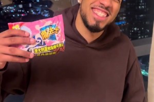 科普，那华裔女生是烤肉姐，很多NBA球星的中方经纪人🤩